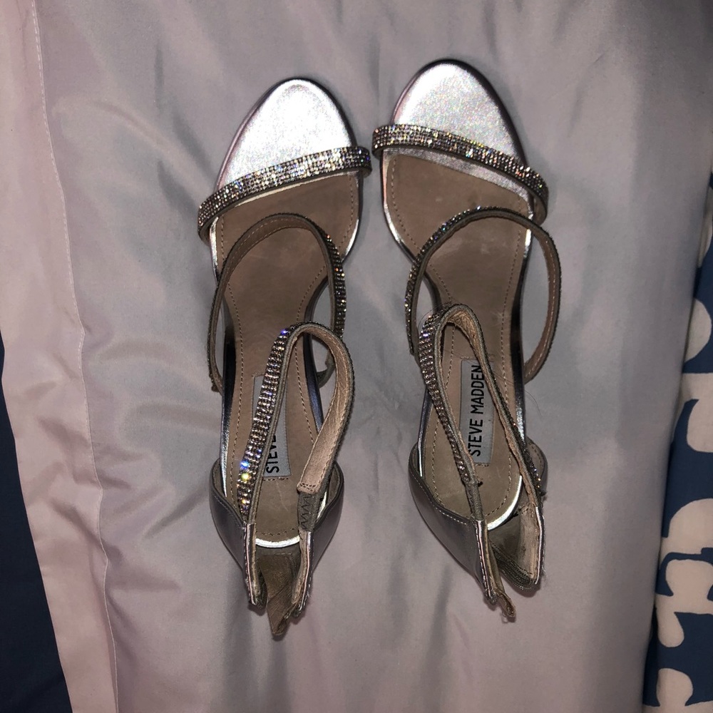 Heels - Picture 3 of 3